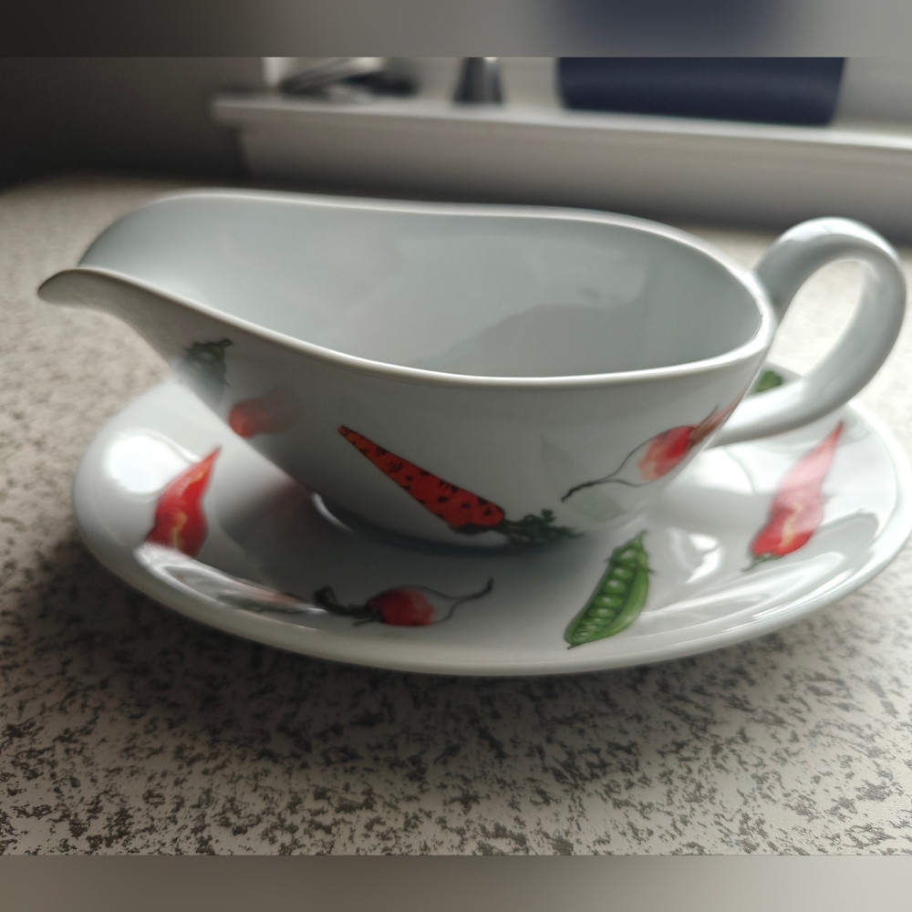 BIA Cordon Bleu Gravy Boat MCM Veggies